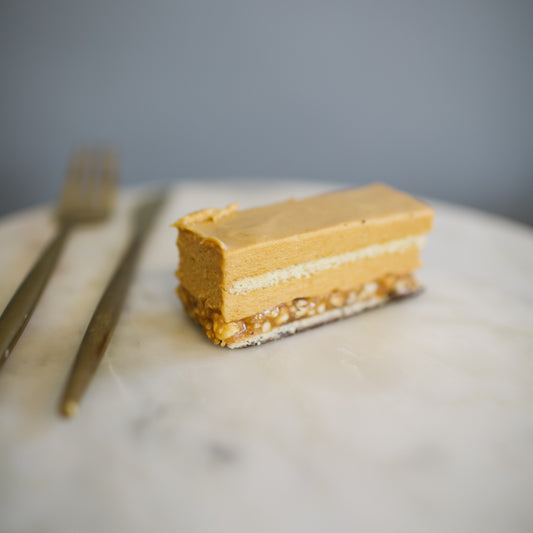 Salted caramel mousse and peanut cake (6x4 inches))